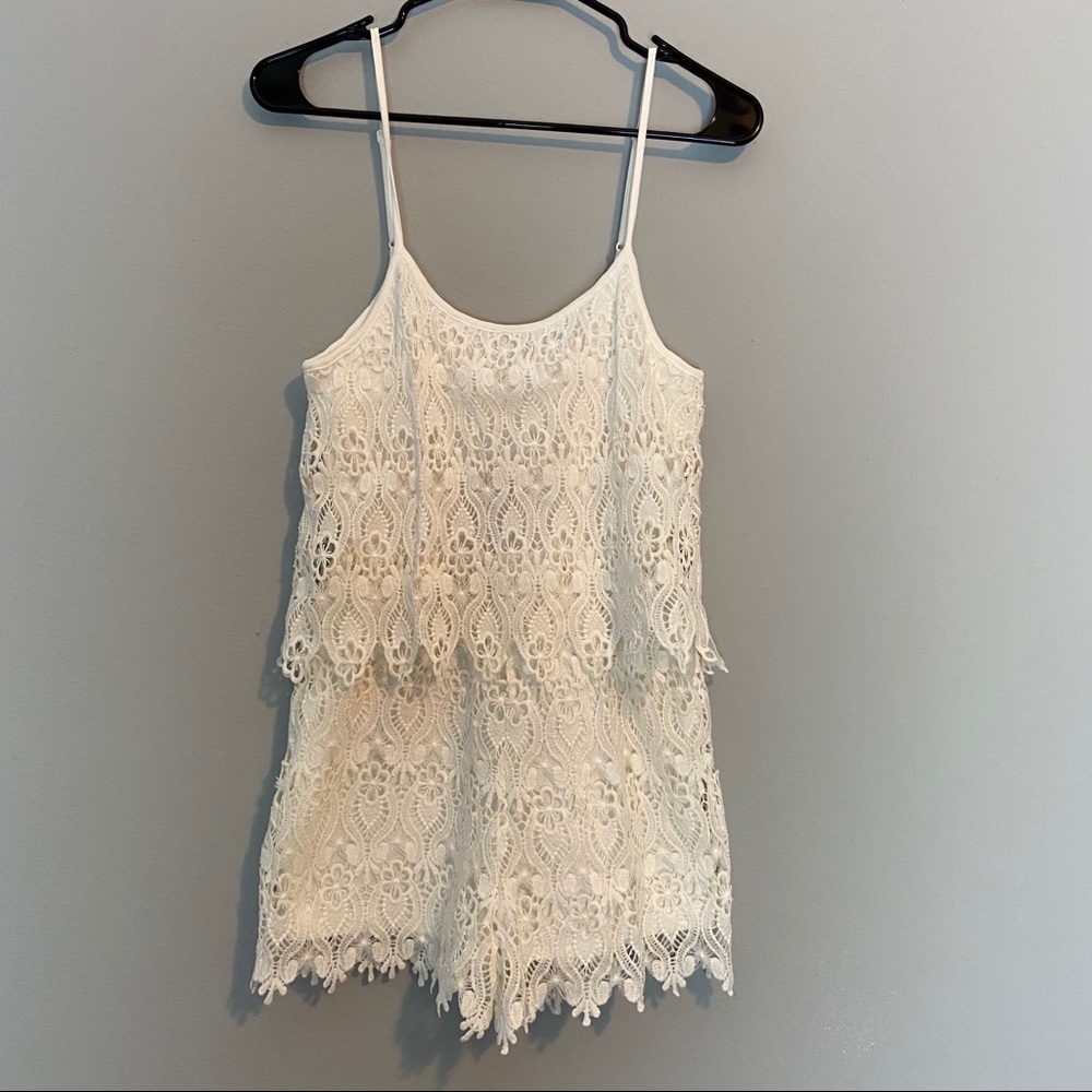 **NWT Francesca’s XS White Romper